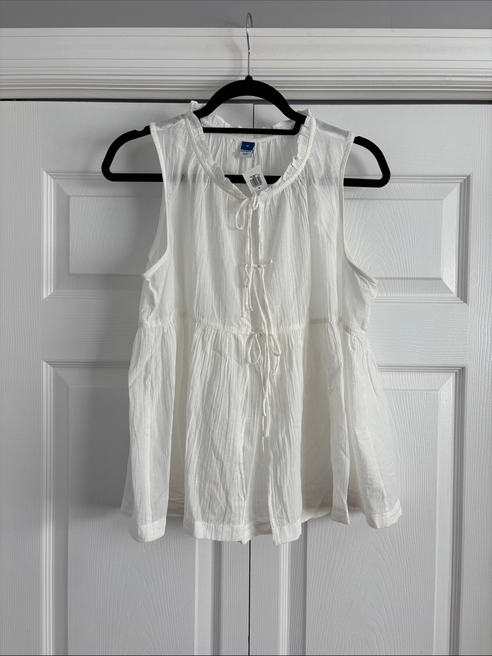NWT OLD NAVY CAMISOLE STYLE TOP in Creamy White Size Medium
